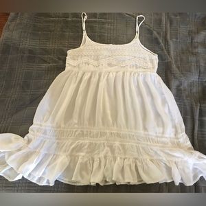 Le creme white flowy dress Small